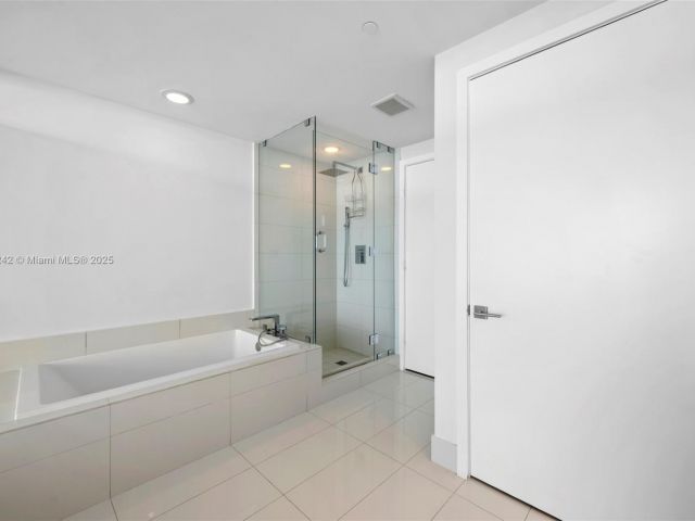 Apartment for sale  Unit #2502 - photo 6180922