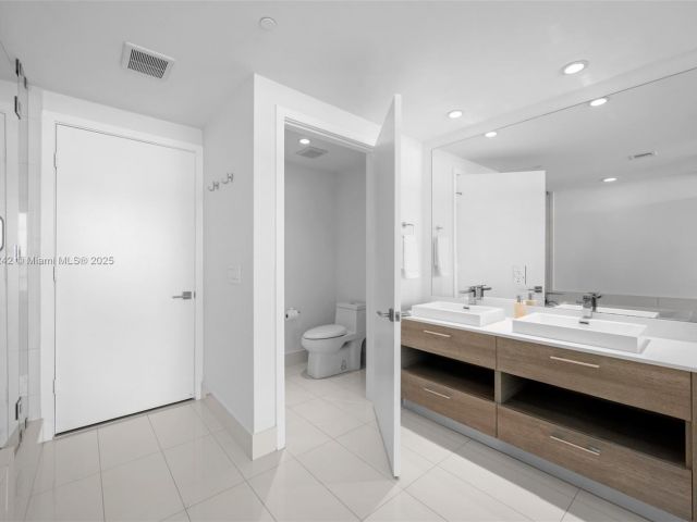 Apartment for sale  Unit #2502 - photo 6180924