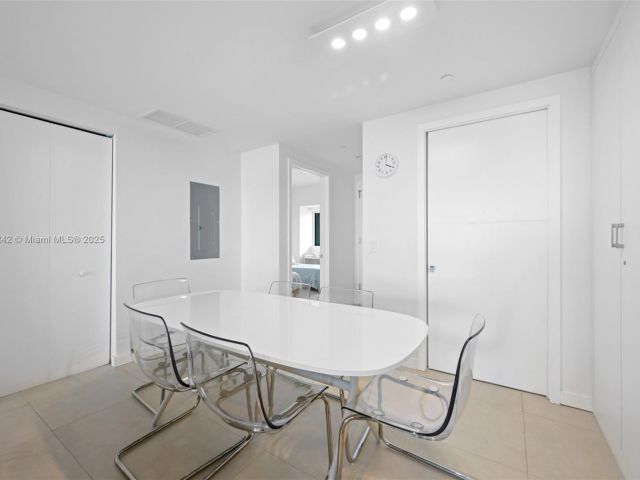 Apartment for sale  Unit #2502 - photo 6180925