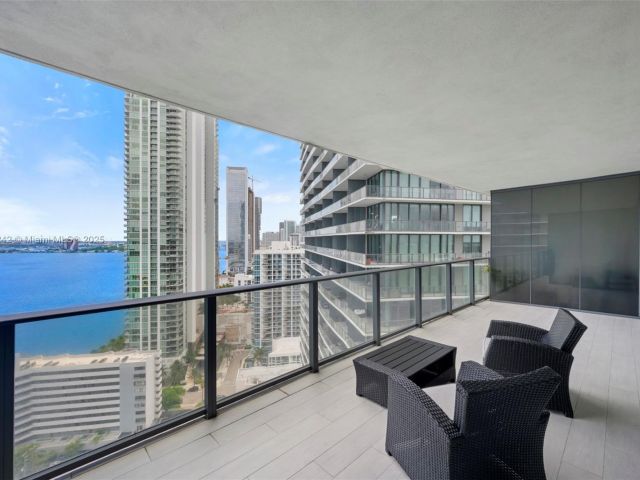 Apartment for sale  Unit #2502 - photo 6180926