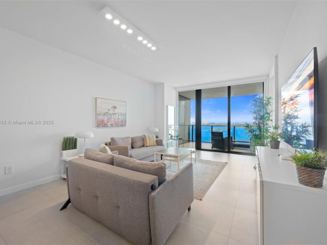 Apartment for sale  Unit #2502 - photo 6180929