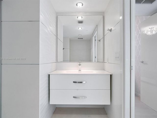 Apartment for sale  Unit #1205 - photo 6090356