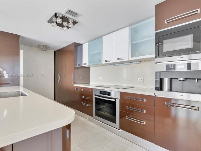 Apartment for sale  Unit #1205 - photo 6090366