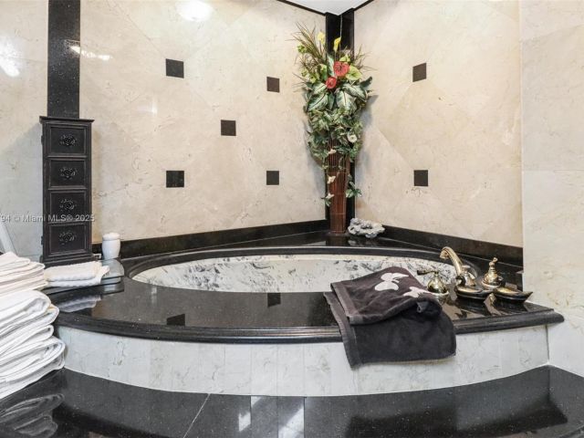 Apartment for sale  Unit #18G - photo 6093405