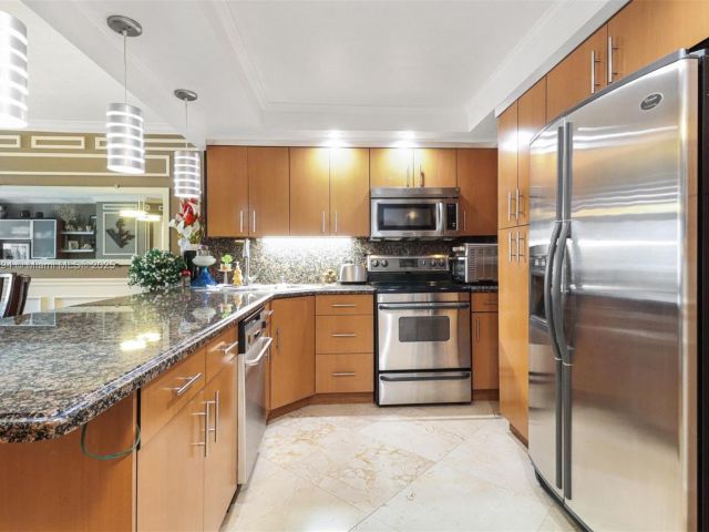 Apartment for sale  Unit #18G - photo 6093422