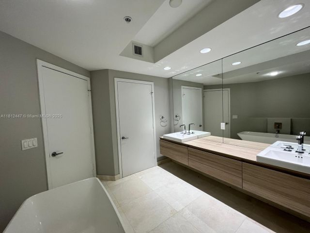 Apartment for sale  Unit #2105 - photo 6094015