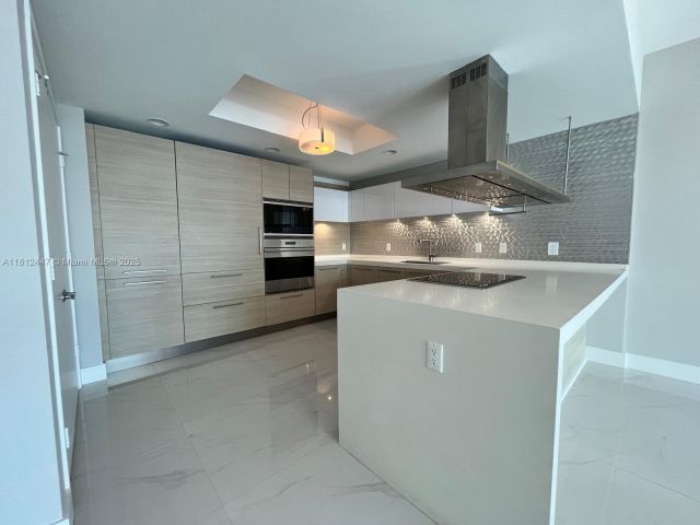 Apartment for sale  Unit #2105 - photo 6094020