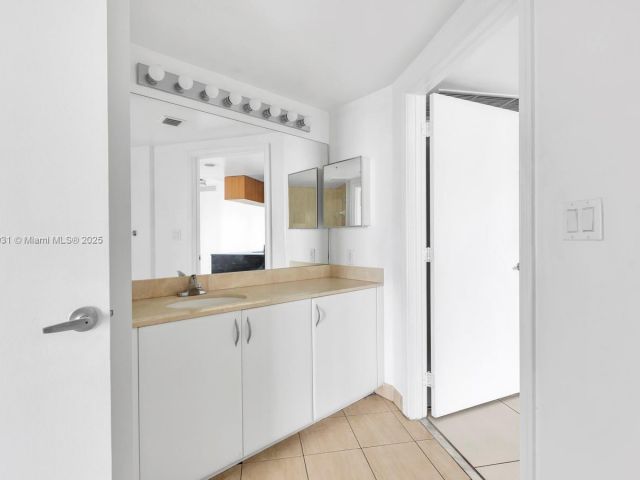 Apartment for sale  Unit #4801 - photo 6092469