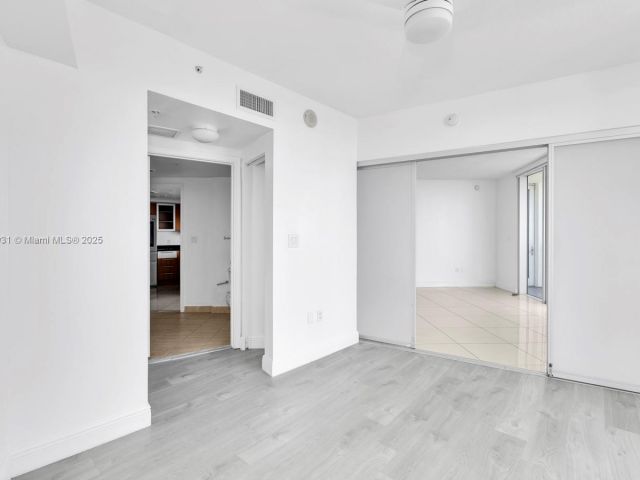 Apartment for sale  Unit #4801 - photo 6092470