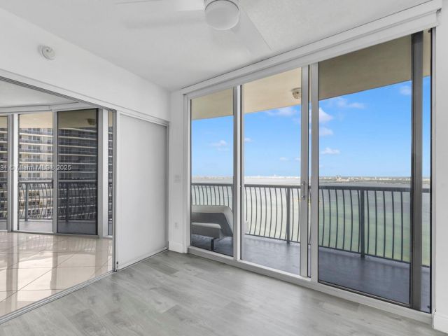 Apartment for sale  Unit #4801 - photo 6092477