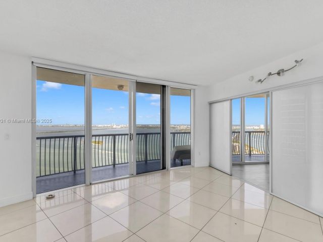 Apartment for sale  Unit #4801 - photo 6092479