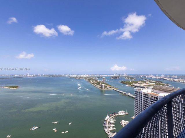 Apartment for sale  Unit #4801 - photo 6092480