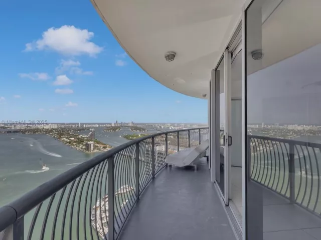 2-bedroom condo for sale in Miami - 1750 N Bayshore Dr 4801 - MondialRealty