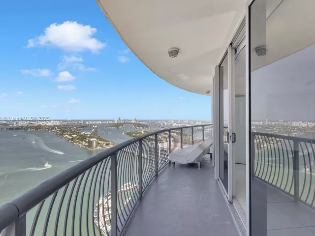 Apartment for sale  Unit #4801 - photo 6092461