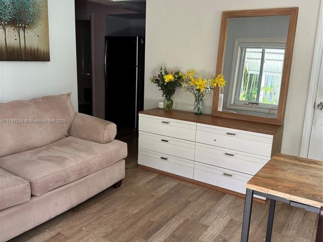 Home for sale at 1433 Santa Cruz Ave - photo 6134093