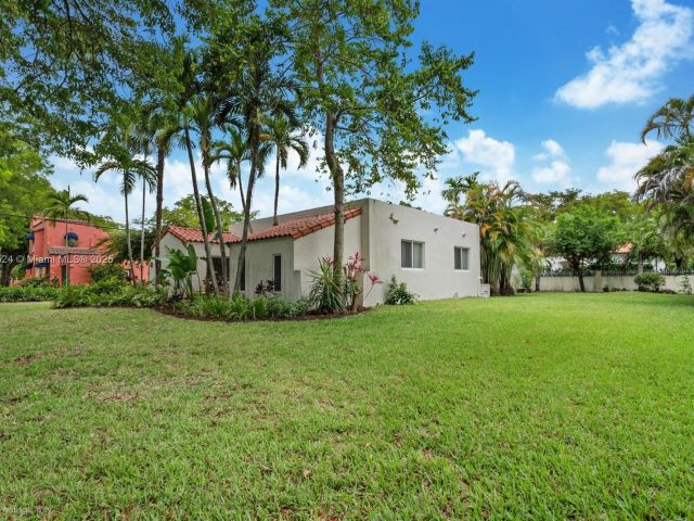 Home for sale at 1433 Santa Cruz Ave - photo 6134094