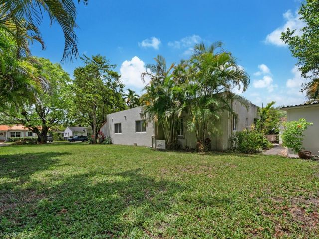 Home for sale at 1433 Santa Cruz Ave - photo 6134095