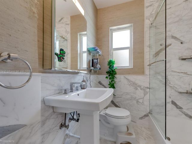 Home for sale at 1433 Santa Cruz Ave - photo 6134096