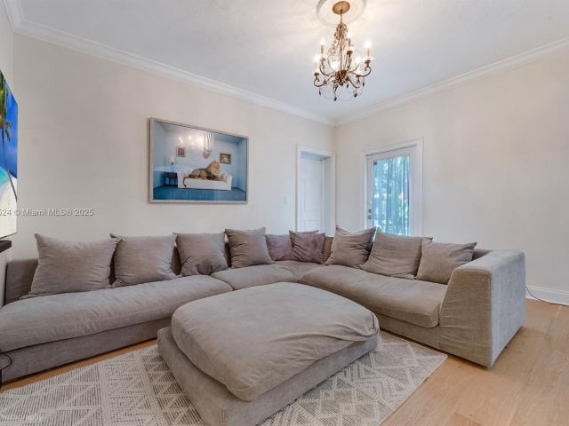 Home for sale at 1433 Santa Cruz Ave - photo 6134102