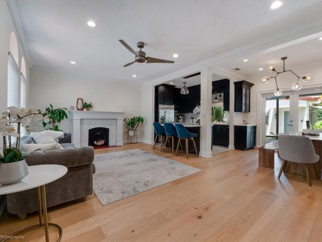 Home for sale at 1433 Santa Cruz Ave - photo 6134108