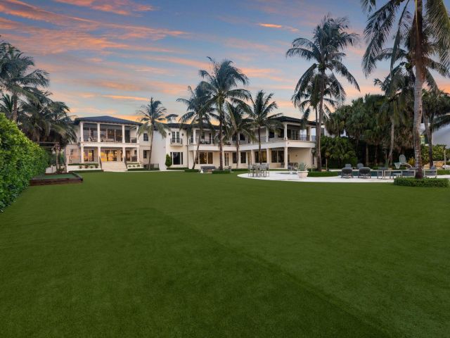 Home for sale at 526 N Ocean Boulevard - photo 6094533