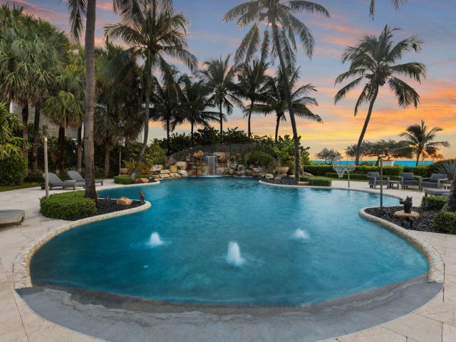 Home for sale at 526 N Ocean Boulevard - photo 6094536