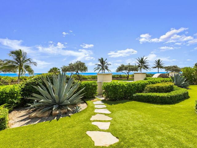 Home for sale at 526 N Ocean Boulevard - photo 6094540