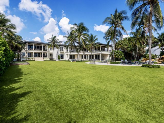 Home for sale at 526 N Ocean Boulevard - photo 6094541