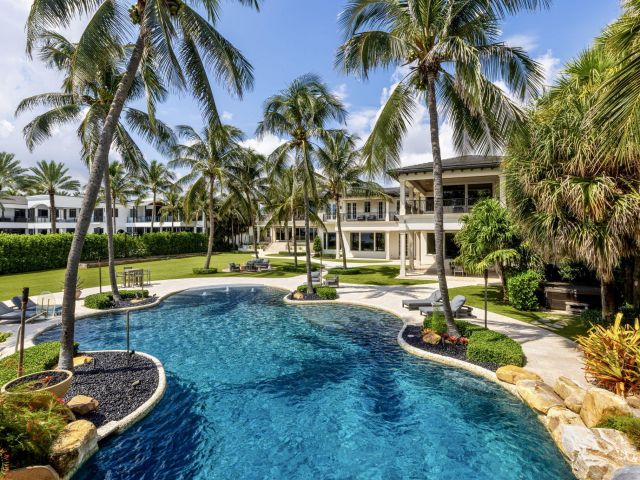 Home for sale at 526 N Ocean Boulevard - photo 6094543