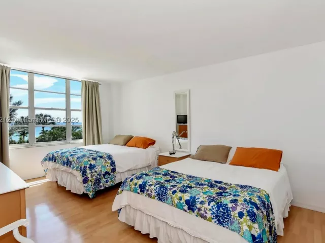 2-bedroom condo for rent in Miami Beach - 5151 Collins Ave 619 - MondialRealty