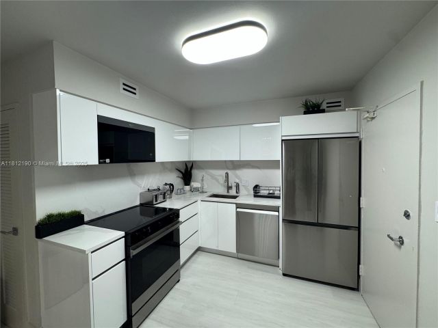 Apartment for rent  Unit #726 - photo 6128157