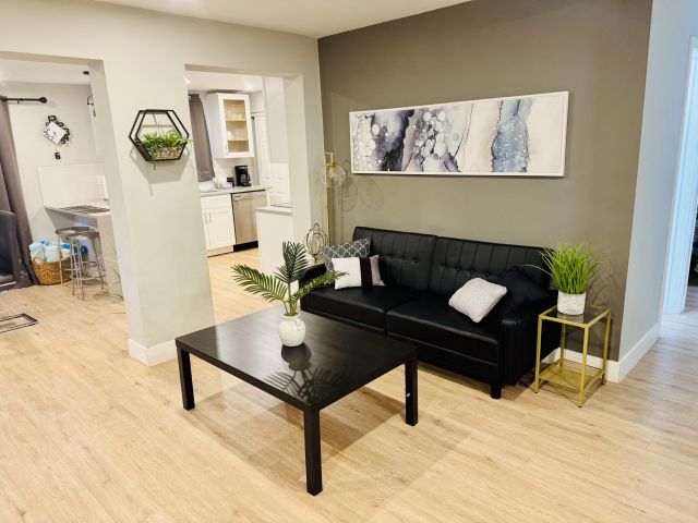 Home for rent at 219 NW 14th Avenue - photo 6094572