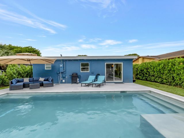 Home for rent at 219 NW 14th Avenue - photo 6094579