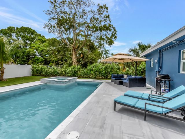 Home for rent at 219 NW 14th Avenue - photo 6094580