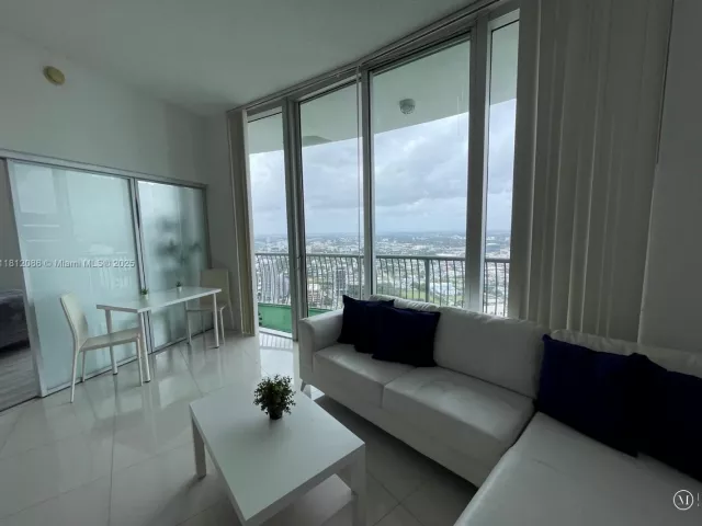 Apartment for sale  Unit #5615 - photo 6095747