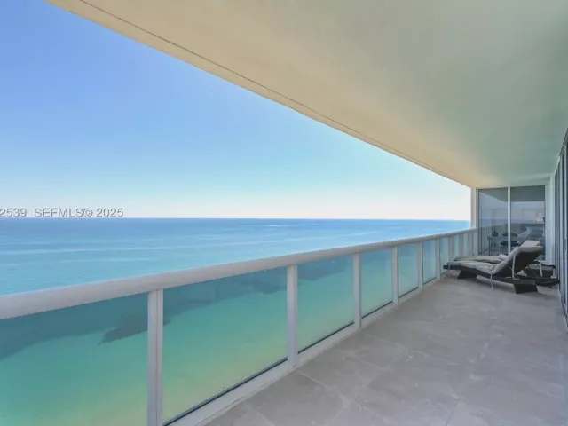 3-bedroom condo for sale in Hallandale Beach - 1830 S Ocean Dr 3801 - MondialRealty