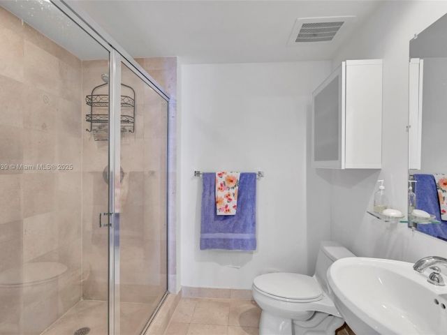 Apartment for sale  Unit #3801 - photo 6095960