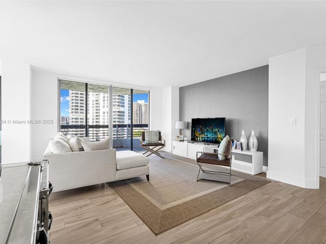 Apartment for sale  Unit #1206 - photo 6105845