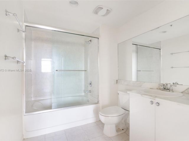 Apartment for sale  Unit #1011 - photo 6094320