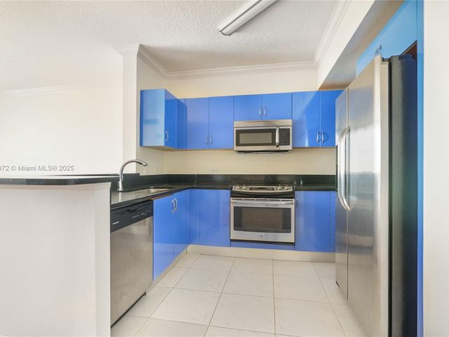 Apartment for sale  Unit #1011 - photo 6094327