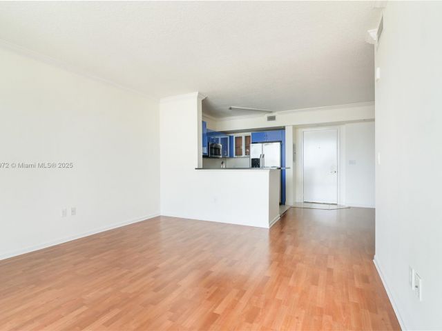 Apartment for sale  Unit #1011 - photo 7430960