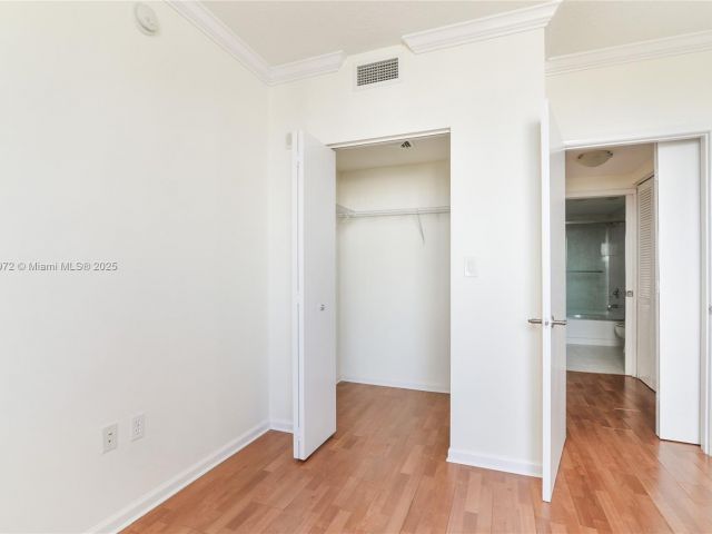 Apartment for sale  Unit #1011 - photo 7430962