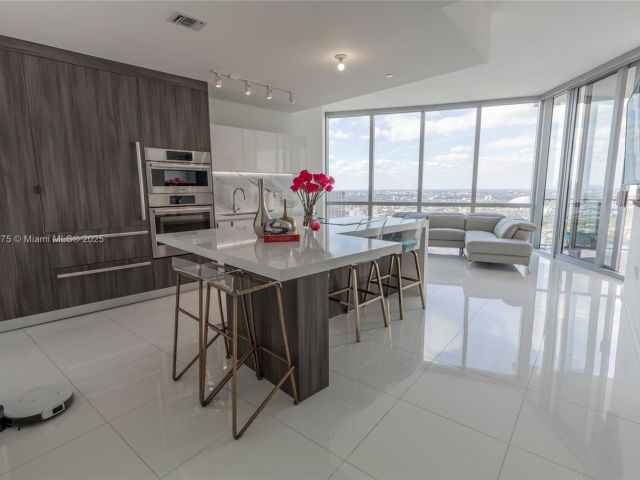 Apartment for sale  Unit #4410 - photo 6095551