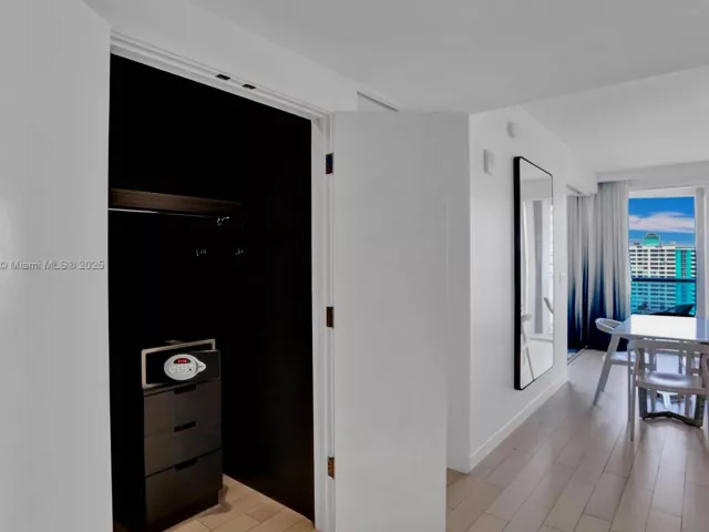 2-bedroom condo for sale in Fort Lauderdale - 3101 Bayshore Dr 1208 - MondialRealty