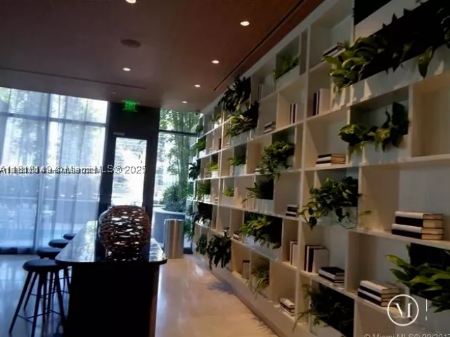 1-bedroom condo for sale in Miami - 45 SW 9th St 2709 - MondialRealty