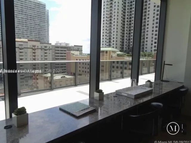 1-bedroom condo for sale in Miami - 45 SW 9th St 2709 - MondialRealty