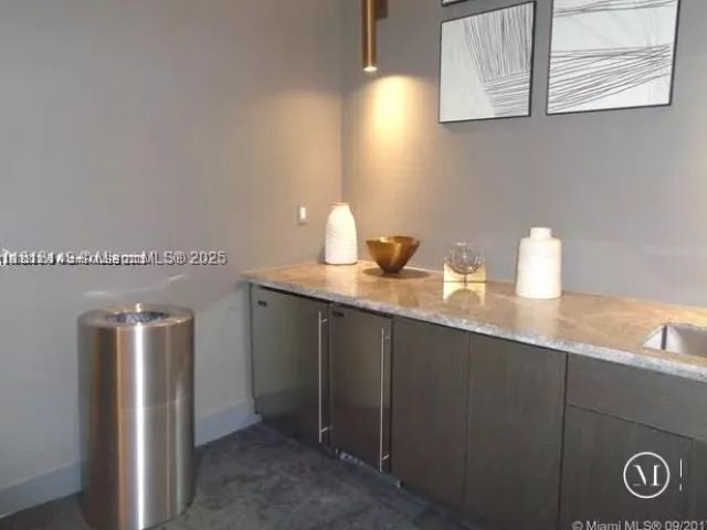 1-bedroom condo for sale in Miami - 45 SW 9th St 2709 - MondialRealty