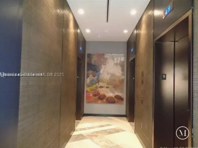 1-bedroom condo for sale in Miami - 45 SW 9th St 2709 - MondialRealty