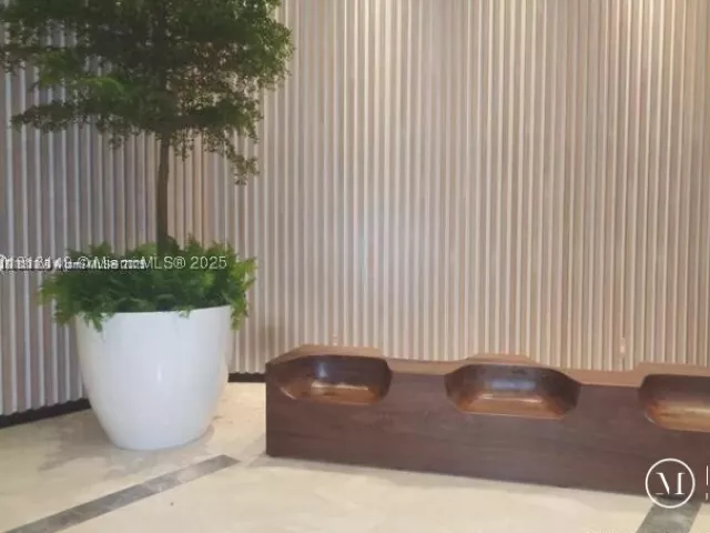 1-bedroom condo for sale in Miami - 45 SW 9th St 2709 - MondialRealty