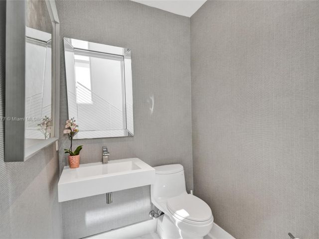 Home for sale at 3750 Yacht Club Dr TH1 - photo 6096428